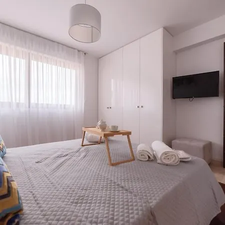 Coral Residences Sea View 16