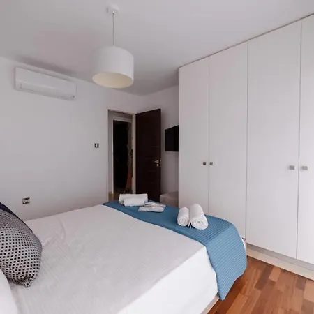 Coral Residences Sea View 16